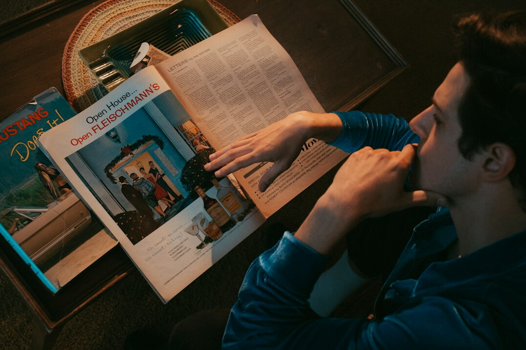 detective reading clues